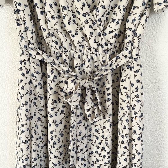 Sienna Sky Size Medium White Blue Floral Faux Wrap Short Sleeve Midi Dress - Picture 3 of 11